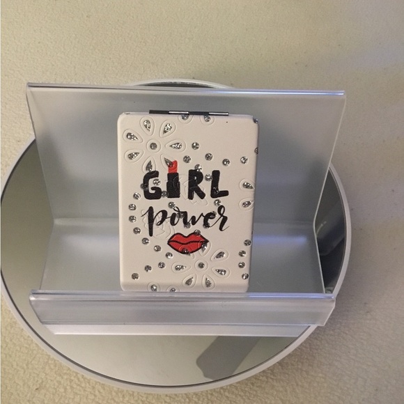 Compact Mirror 2 for $10 - Picture 5 of 5